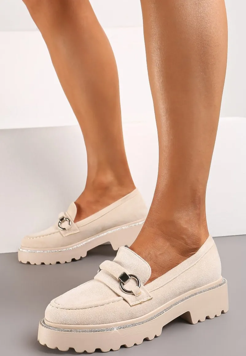 Beżowe Mokasyny z Ekozamszu z Cyrkoniami Wokół Podeszwy i Dekoracyjną Klamrą Corvina