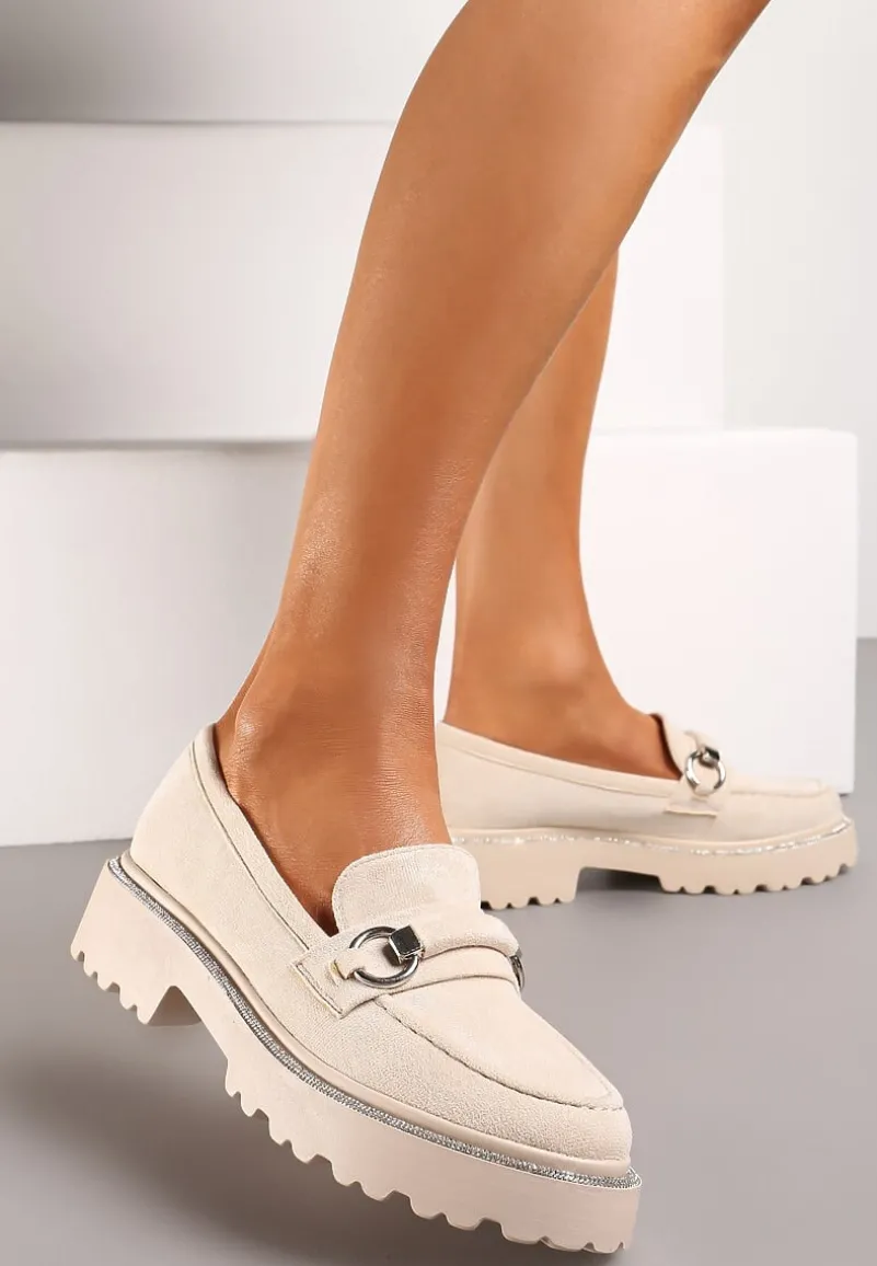 Beżowe Mokasyny z Ekozamszu z Cyrkoniami Wokół Podeszwy i Dekoracyjną Klamrą Corvina