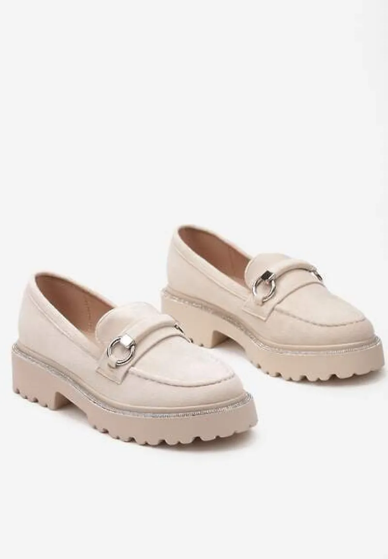 Beżowe Mokasyny z Ekozamszu z Cyrkoniami Wokół Podeszwy i Dekoracyjną Klamrą Corvina