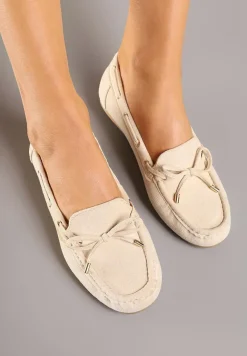 Beżowe Mokasyny z Ekozamszu Zdobione Wiązaniem z Kokardą Sonilora