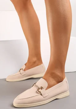 Beżowe Mokasyny z Imitacji Zamszu z Ozdobną Klamrą i Przeszyciami Daneka