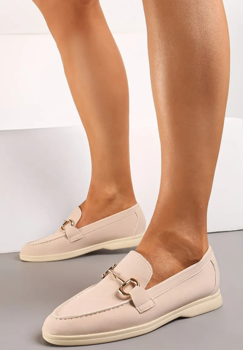 Beżowe Mokasyny z Imitacji Zamszu z Ozdobną Klamrą i Przeszyciami Daneka