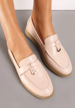 Beżowe Mokasyny z Imitacji Skóry z Minimalistyczną Zawieszką Biaha