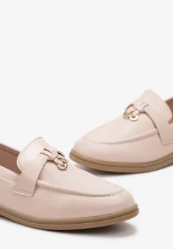 Beżowe Mokasyny z Imitacji Skóry z Minimalistyczną Zawieszką Biaha