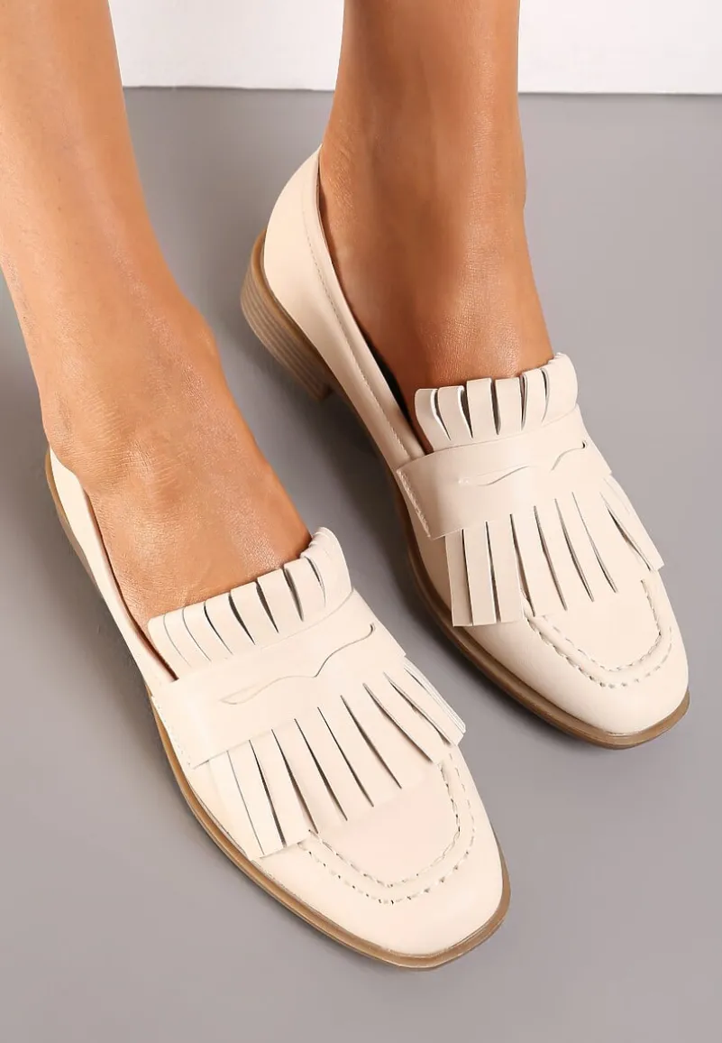 Beżowe Mokasyny z Kwadratowym Noskiem i Frędzlami Tarnissa
