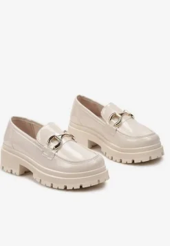 Beżowe Mokasyny z Lakierowanej Ekoskóry na Podeszwie z Protektorem i Klamrą Aredilla