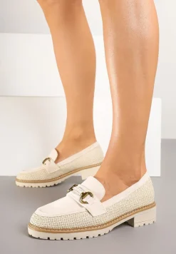 Beżowe Mokasyny z Metaliczną Ozdobą i Plecioną Cholewką z Rafii Ralzivia