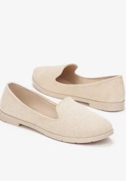 Beżowe Mokasyny z Ozdobną Perforacją na Płaskiej Podeszwie Laurielle