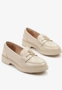 Beżowe Mokasyny ze Skórzaną Wkładką i Ozdobą Meralitia