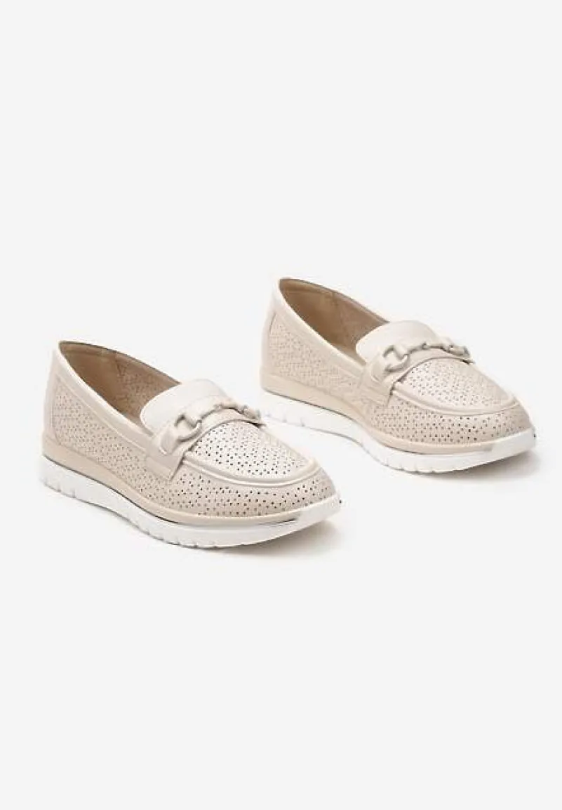 Beżowe Mokasyny ze Skórzaną Wkładką Perforacją i Klamrą Gamiara