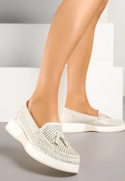 Beżowe Mokasyny ze Skórzaną Wkładka i Ażurową Cholewką z Frędzlami Luniriela