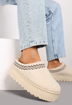 Beżowe Niskie Śniegowce na Grubej Podeszwie Ozdobione Barankowym Futerkiem i Wzorzystym Przeszyciem Aziara