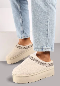 Beżowe Niskie Śniegowce na Grubej Podeszwie Ozdobione Barankowym Futerkiem i Wzorzystym Przeszyciem Aziara