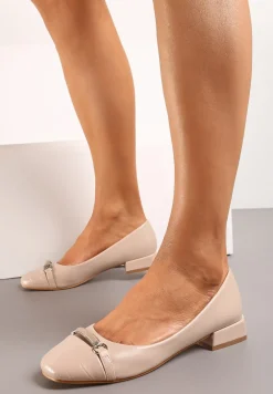 Beżowe Płaskie Balerinki z Imitacji Skóry z Aplikacją o Metalicznym Wykończeniu Biojana