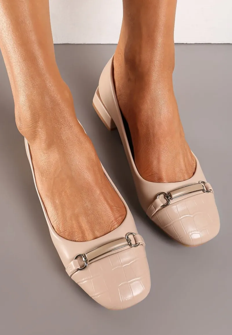 Beżowe Płaskie Balerinki z Imitacji Skóry z Aplikacją o Metalicznym Wykończeniu Biojana