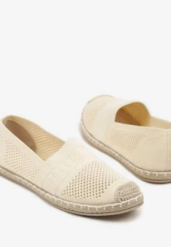 Beżowe Płaskie Espadryle z Ozdobną Perforacją Weorlisa