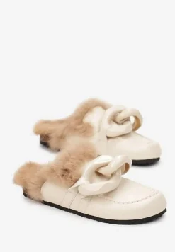 Beżowe Płaskie Klapki z Futerkiem i Ozdobnym Łańcuchem na Grubszej Podeszwie Ainslee