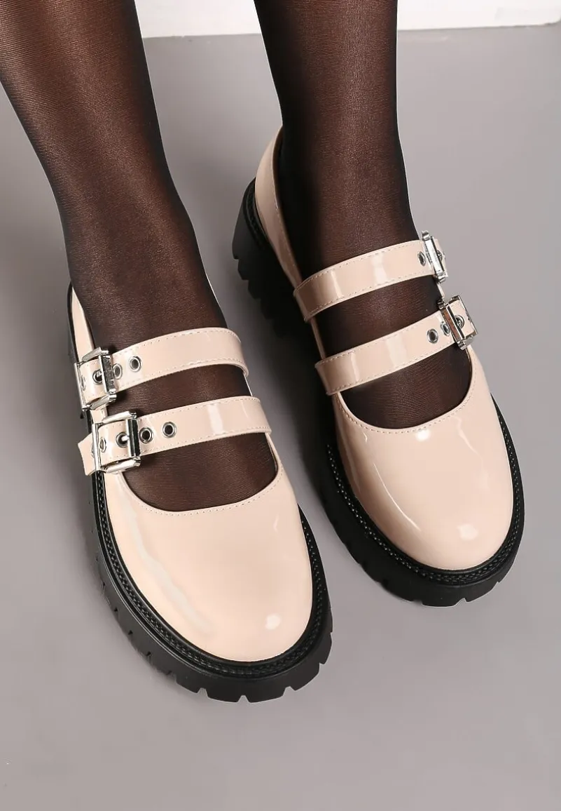 Beżowe Półbuty Lakierowane na Płaskiej Podeszwie Wykończone Metalicznymi Sprzączkami Nevlana