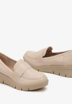 Beżowe Półbuty Mokasyny na Koturnie z Wkładką ze Skóry Naturalnej Ozdobione Paskiem Zorvia