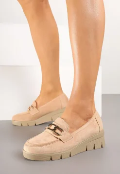 Beżowe Półbuty Mokasyny na Koturnie z Tłoczeniem i Wkładką ze Skóry Naturalnej i Łańcuchem Cariella