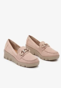 Beżowe Półbuty Mokasyny na Koturnie z Tłoczeniem i Wkładką ze Skóry Naturalnej i Łańcuchem Cariella