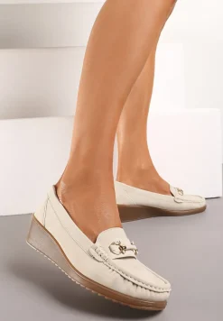 Beżowe Półbuty Mokasyny na Koturnie z Metaliczną Ozdobą Dalisha