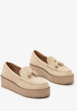 Beżowe Półbuty na Niskiej Platformie z Przeszyciami i Ozdobnymi Chwostami Hiela