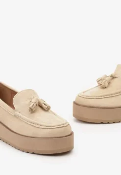 Beżowe Półbuty na Niskiej Platformie z Przeszyciami i Ozdobnymi Chwostami Hiela
