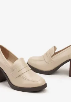 Beżowe Półbuty na Słupku w Stylu Mokasynów Wykończone Paskiem Iveanae