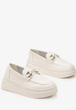 Beżowe Półbuty Ozdobione Złotą Klamrą na Grubej Podeszwie Cadwenla