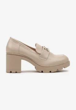 Beżowe Półbuty z Ozdobną Aplikacją w Stylu Loafersów na Obcasie Firlexia