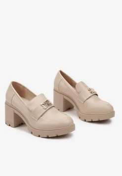 Beżowe Półbuty z Ozdobną Aplikacją w Stylu Loafersów na Obcasie Firlexia