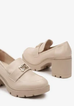 Beżowe Półbuty z Ozdobną Aplikacją w Stylu Loafersów na Obcasie Firlexia