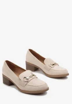 Beżowe Półbuty z Ozdobną Klamerką na Słupku Imalta