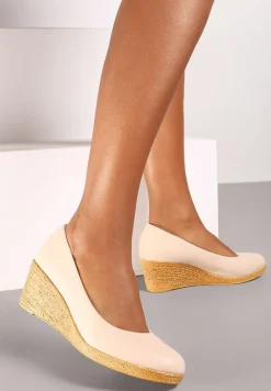 Beżowe Półbuty ze Skórzaną Wkładką na Koturnie Ozdobionym Plecionką Terionnas