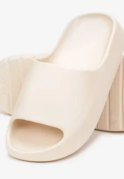 Beżowe Piankowe Klapki z Grubą Podeszwą i Szerokim Paskiem Zamila