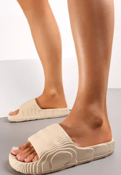 Beżowe Piankowe Klapki z Ozdobnym Tłoczeniem Eupnia