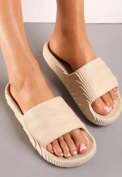 Beżowe Piankowe Klapki z Ozdobnym Tłoczeniem Eupnia