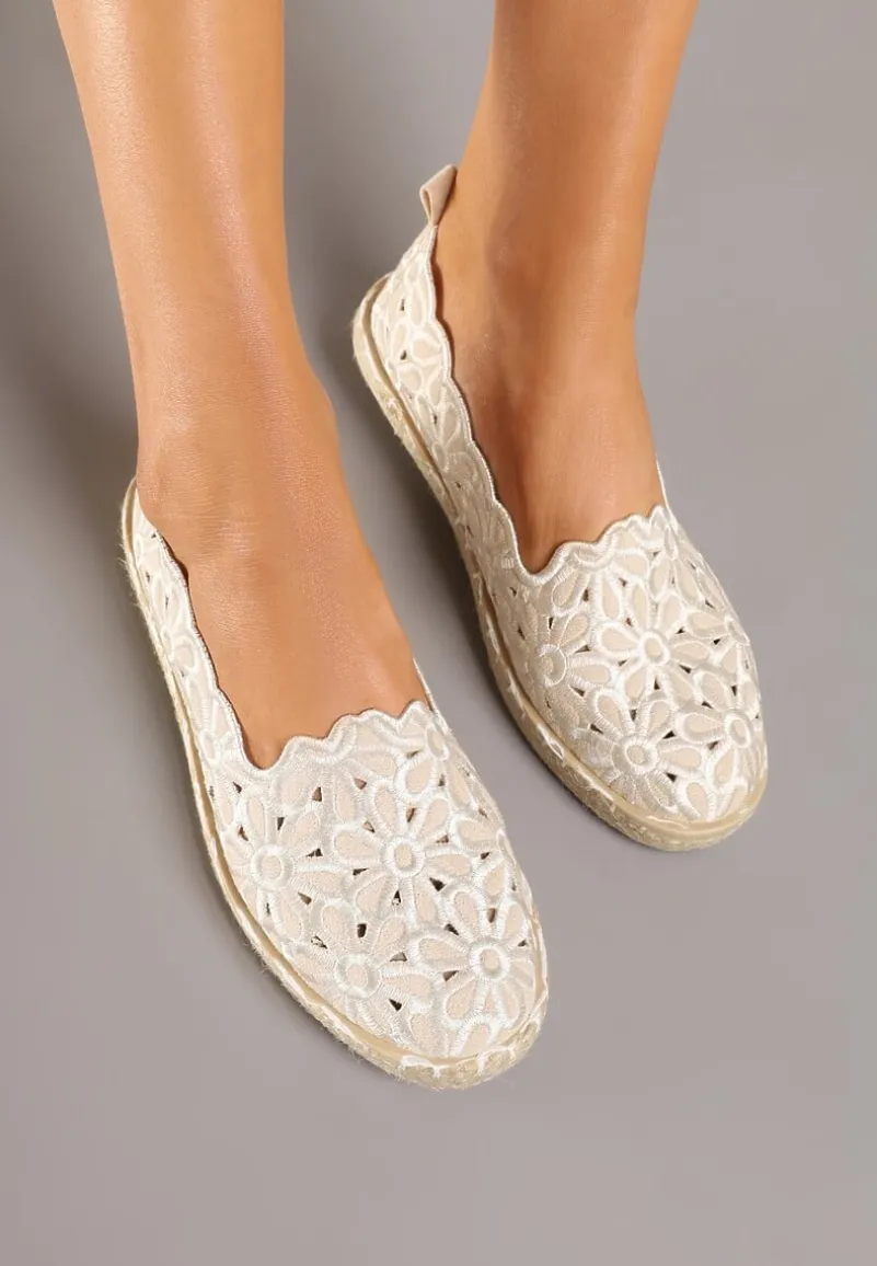 Beżowe Plecione Espadryle Vices z Kwiatowym Motywem z Ażurowymi Wycięciami Honavia