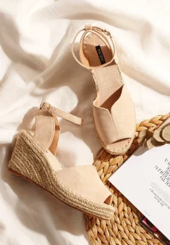 Beżowe Sandały Aririth