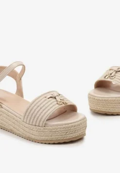 Beżowe Sandały Boho z Plecionym Koturnem i Platformą Oppiavia
