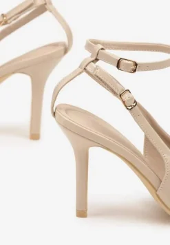 Beżowe Sandały Lakierowane Vices na Szpilce Typu Slingback Dolenita