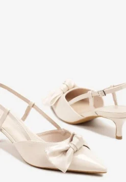 Beżowe Sandały Lakierowane Vices na Kaczuszce Typu Slingback z Kokardą Kovenna