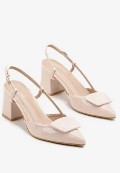Beżowe Sandały Lakierowane na Słupku Slingback z Ozdobą na Nosku Vommea