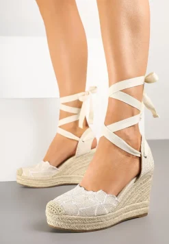 Beżowe Sandały na Koturnie z Plecionki z Haftem i Ozdobnym Wiązaniem Mevolina