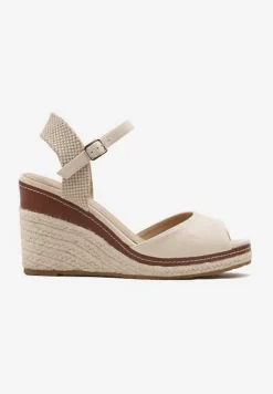Beżowe Sandały na Koturnie Ozdobionym Plecionką z Juty Admerla