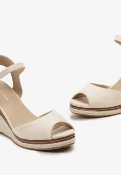 Beżowe Sandały na Koturnie Ozdobionym Plecionką z Juty Admerla