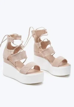 Beżowe Sandały na Koturnie z Wiązaniem wokół Łydki Scadira