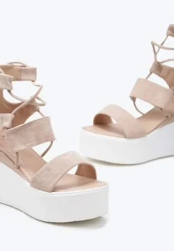 Beżowe Sandały na Koturnie z Wiązaniem wokół Łydki Scadira