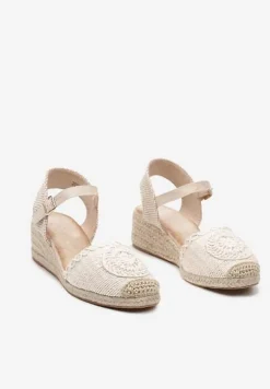 Beżowe Sandały na Koturnie Ozdobione Plecionką z Juty z Zapięciem przy Kostce Tesamara